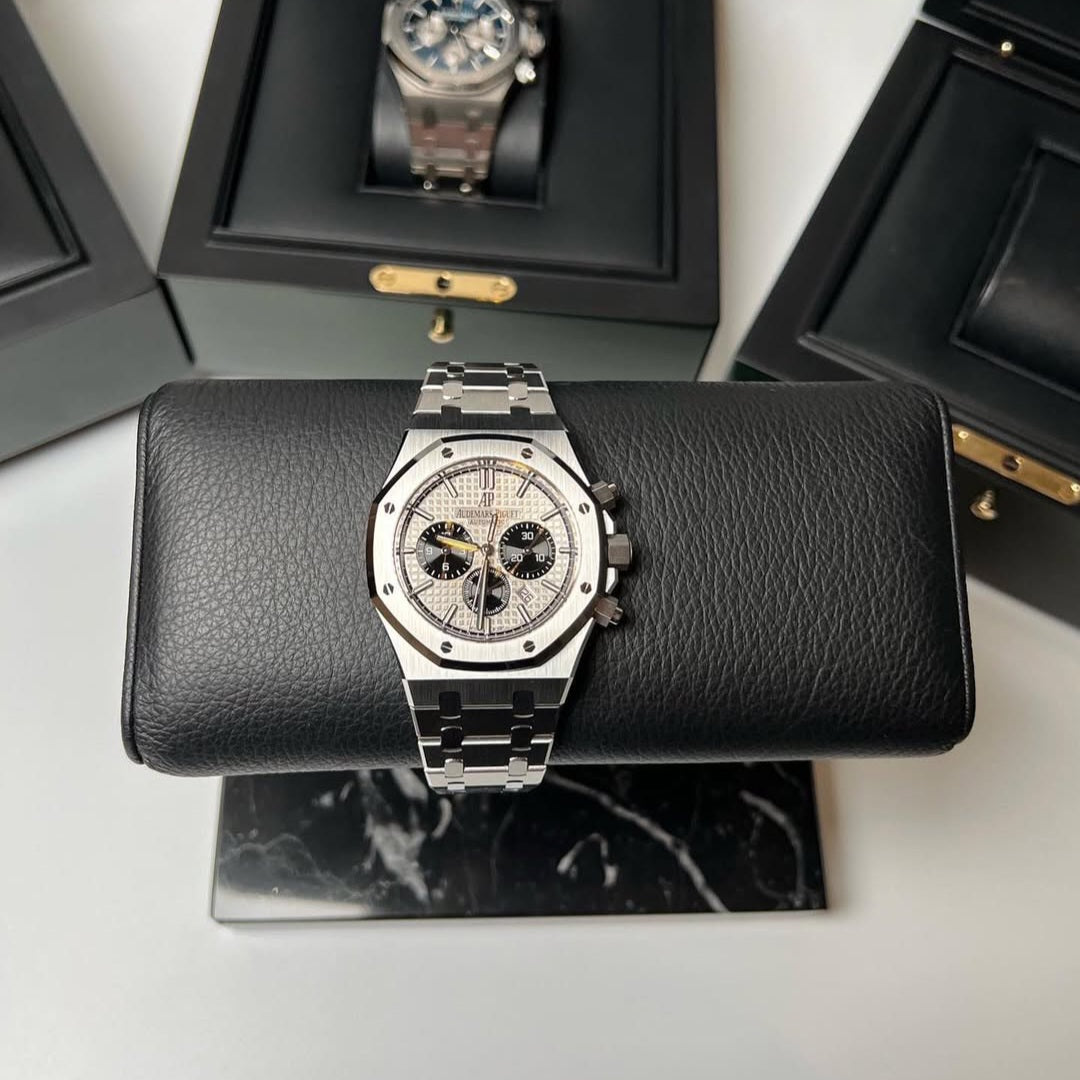 Audemars Piguet Royal Oak Chronograph - Panda